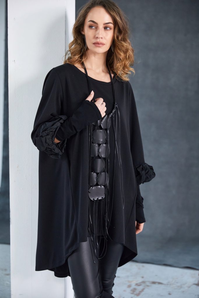 Naya NAW25305 Curved Hem Tunic Top with Necklace