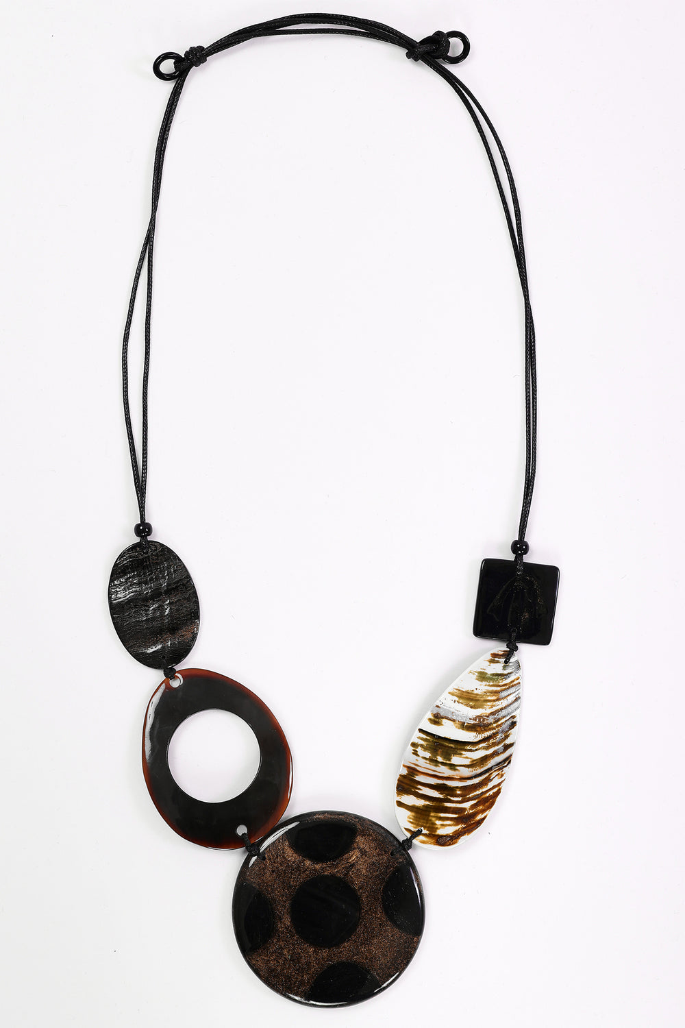 Naya Black/Sand Beige Spot Stone Necklace With Etched Stone, detail