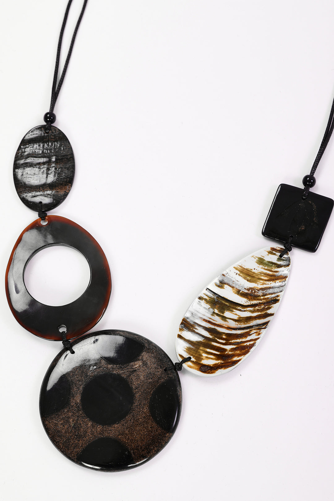 Naya Black/Sand Beige Spot Stone Necklace With Etched Stone, detail
