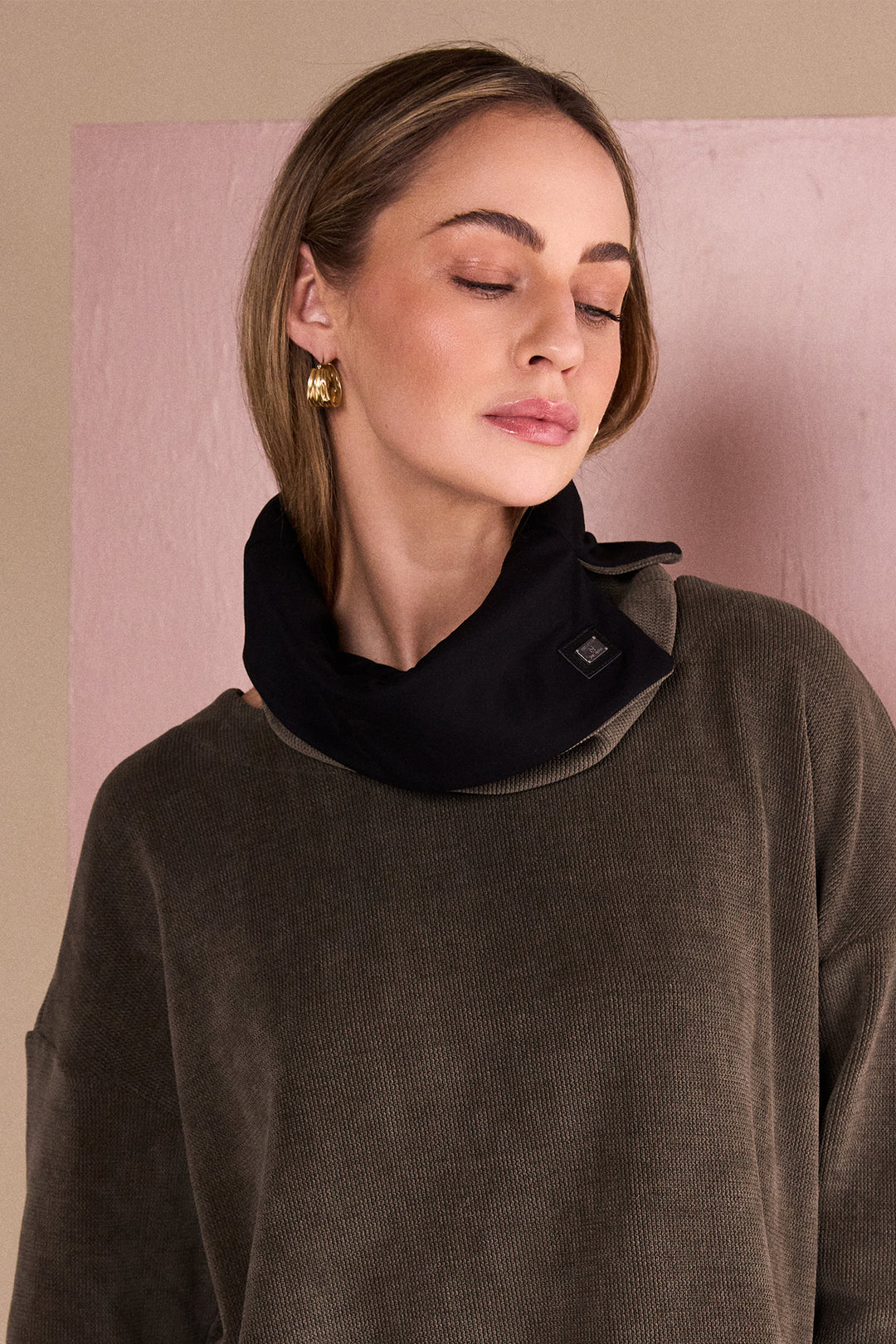 Naya Black/Black Two Tone Neck Scarf, front