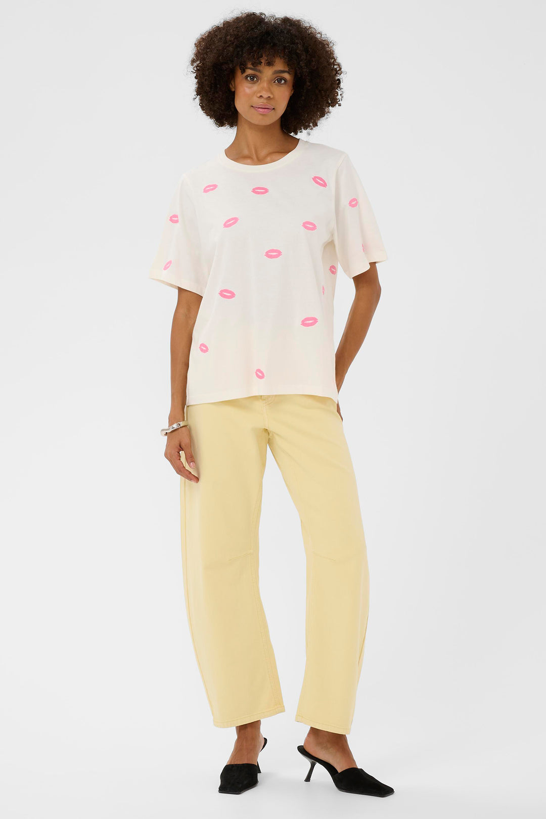 Culture CUkissy 50112944 Spring Gardenia Embroidered Lips T-Shirt