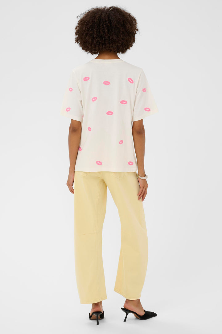 Culture CUkissy 50112944 Spring Gardenia Embroidered Lips T-Shirt
