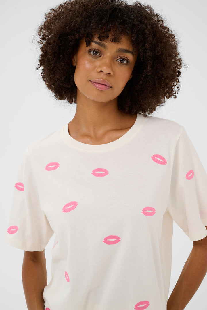 Culture CUkissy 50112944 Spring Gardenia Embroidered Lips T-Shirt