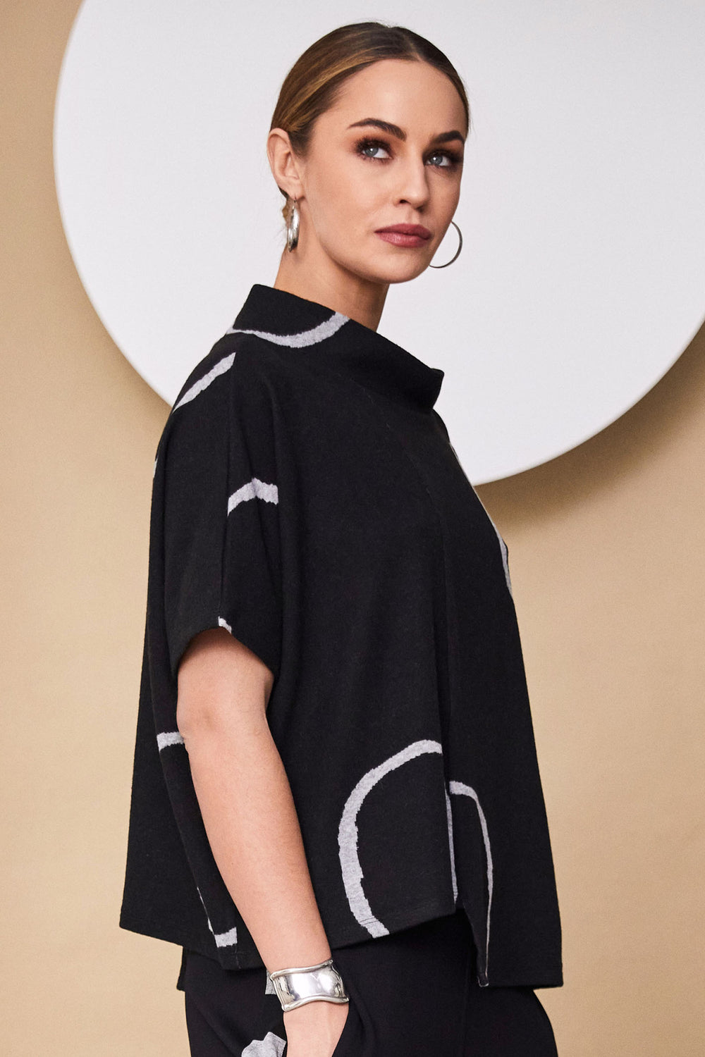 Naya NAW24-210 985 Circle Top Black Off-White - Rouge Boutique Inverness