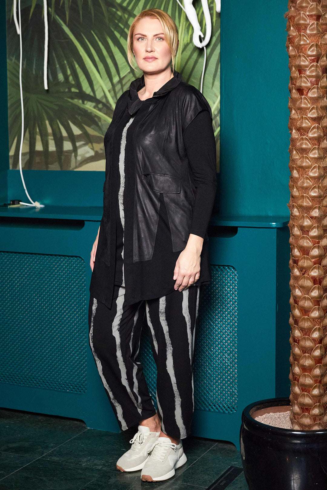 Ora ORW25132 Black Blurred Lines Wide Leg Crop Trousers 977