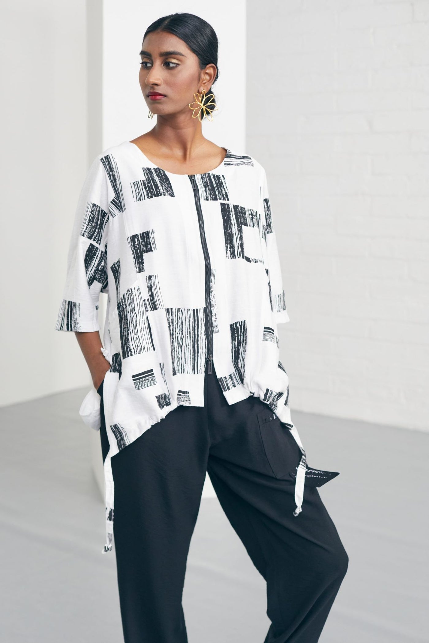 Naya ss216 White Black Zip Top Half Sleeve